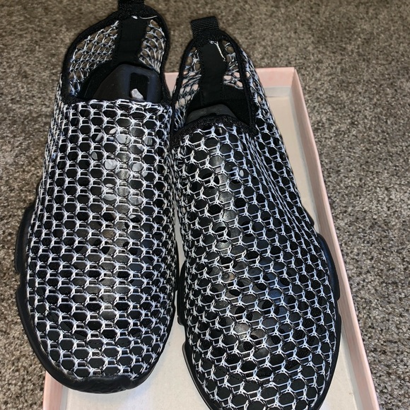 Brand new mesh shoes - Picture 2 of 2